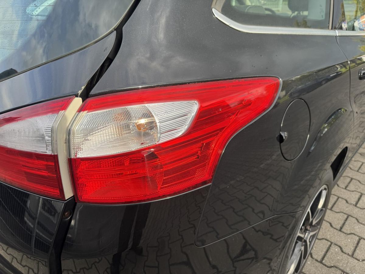Ford Focus 3 original R&uuml;cklicht R&uuml;ckleuchte Schlussleuchte rechts au&szlig;en Kombi Bj.2011